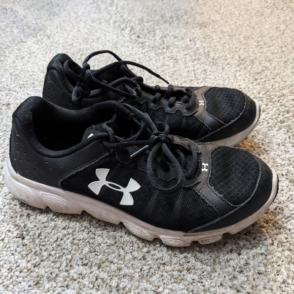 Under Armour Other - Black and white under armour tennis shoes!